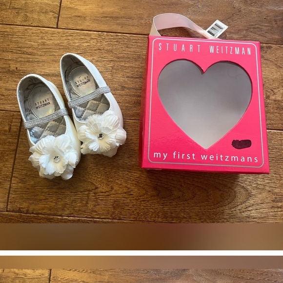 Stuart Weitzman “My First Weitzman” White Floral Baby Shoes - Picture 8 of 8